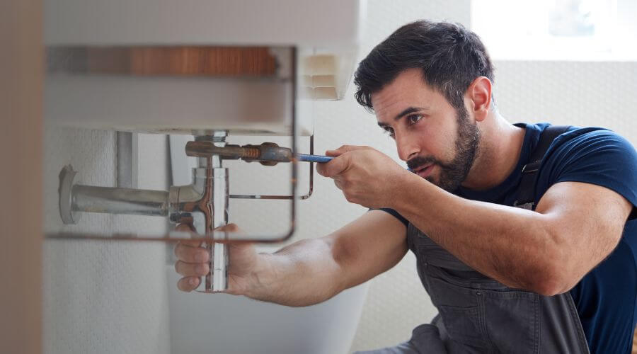 Expert burst pipe repair services in Collinwood, TN